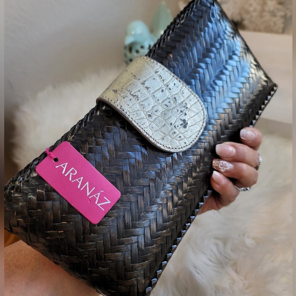 ARANAZ Handmade Filipino Woven Clutch w Metallic Embossed Magnetic Closure - Picture 2 of 16